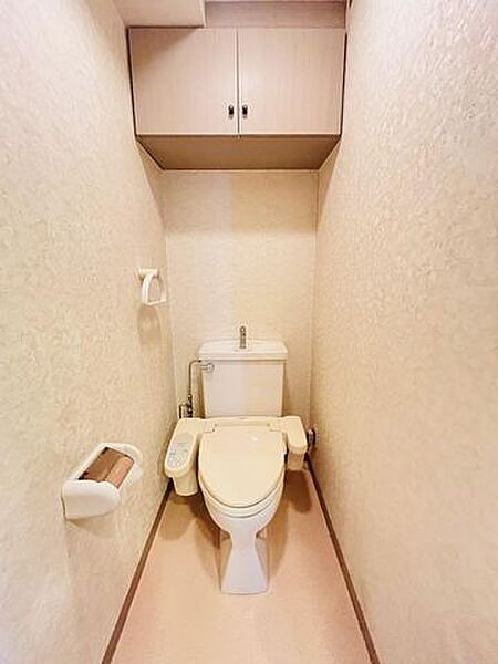 冬でも便座が暖かく清潔にお使いいただける温水洗浄便座です