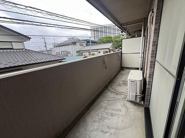陽当りの良いバルコニーは洗濯物も早く乾きそうですね