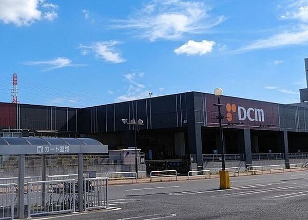 DCM成田店 徒歩41分。 3280m