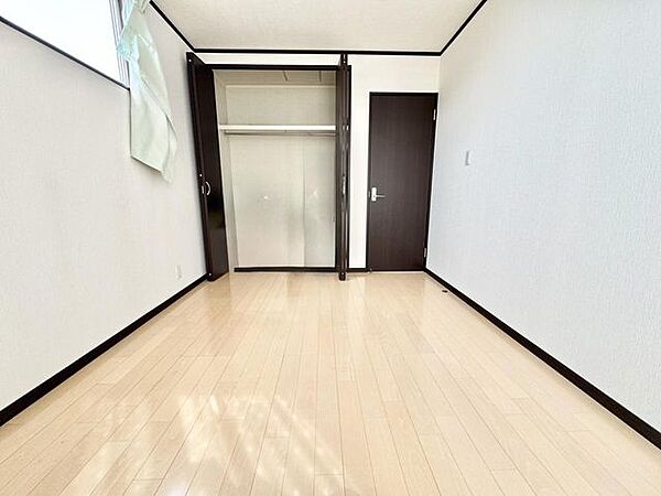 全居室収納付きでお片付けも楽になりますね