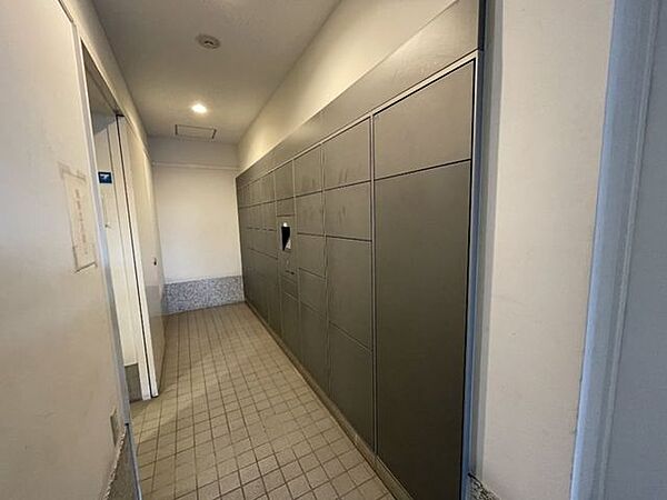 不在時も荷物を受け取れる便利な宅配ボックス付き