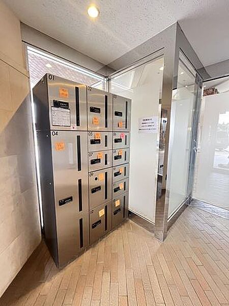 不在時も荷物を受け取れる便利な宅配ボックス付き