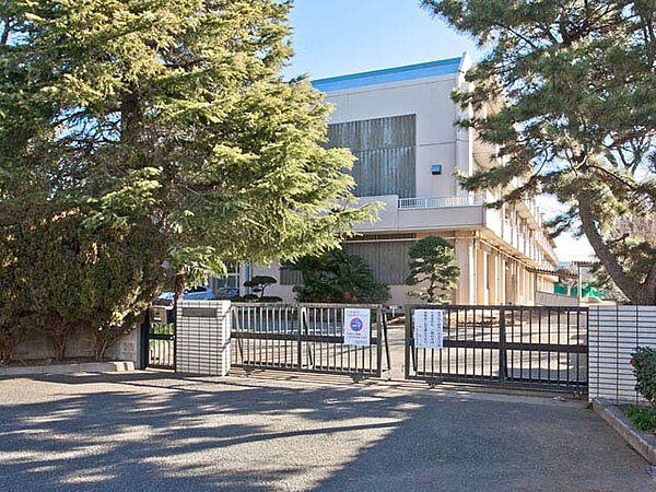 千葉市立花園小学校 690m