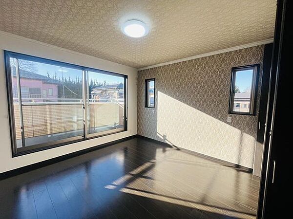 穏やかな光が差し込む室内には、穏やかな時間が流れます