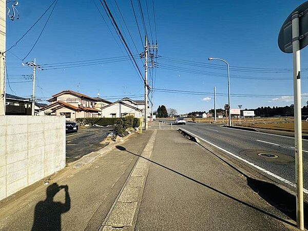 緑豊かで落ち着いた雰囲気の角地で閑静な住宅地