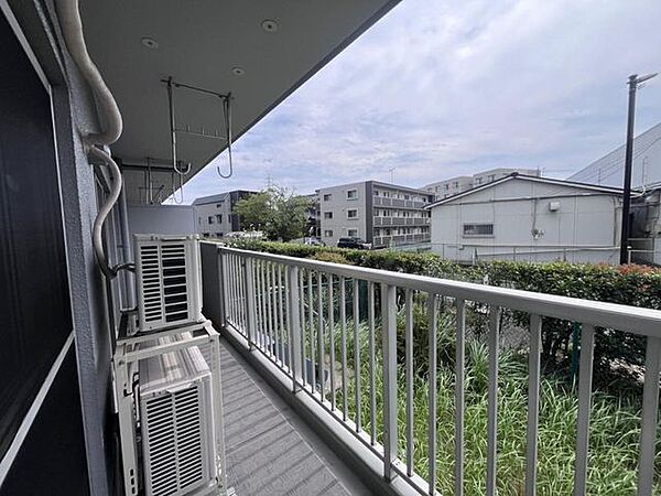 陽当りの良いバルコニーは洗濯物も早く乾きそうですね