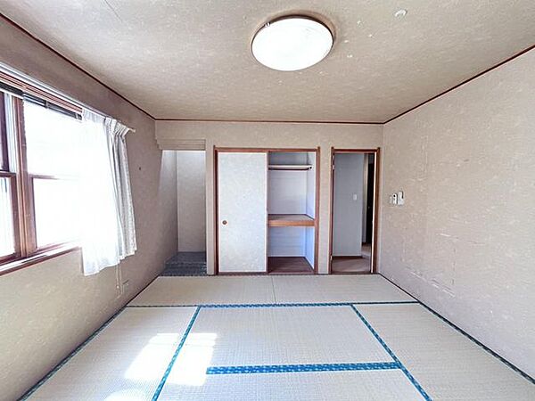 畳の落ち着く空間で過ごす時間は、癒しのひとときにも