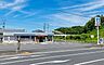 周辺：ローソン・スリーエフ成田ニュータウン北店 徒歩12分。 930m