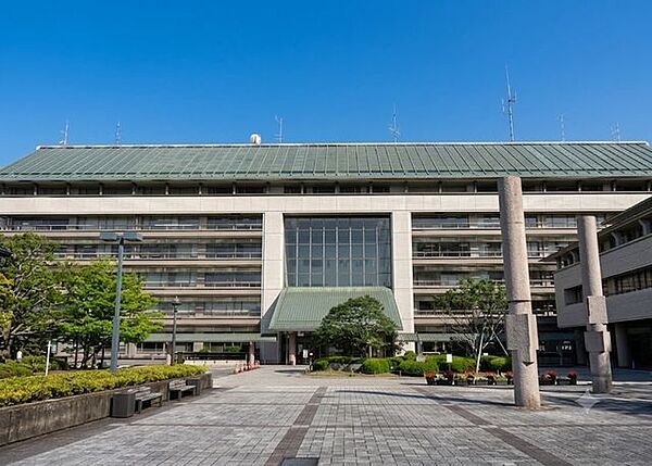 成田市役所 徒歩17分。 1290m