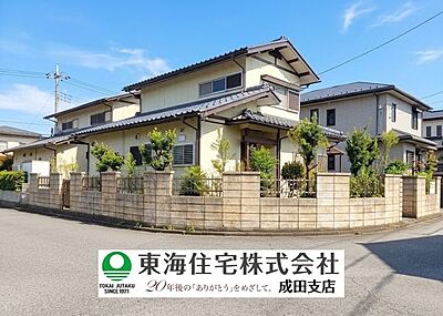 外観:通勤・通学に便利な「JR成田」駅バス8分・バス停徒歩3分!角地のため陽当りも通風も良好 外観:通勤・通学に便利な「JR成田」駅バス8分・バス停徒歩3分!角地のため陽当りも通風も良好