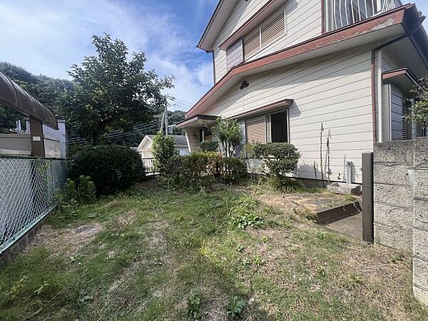 お庭は開放感がありガーデニングやお子様のあそび場として大活躍