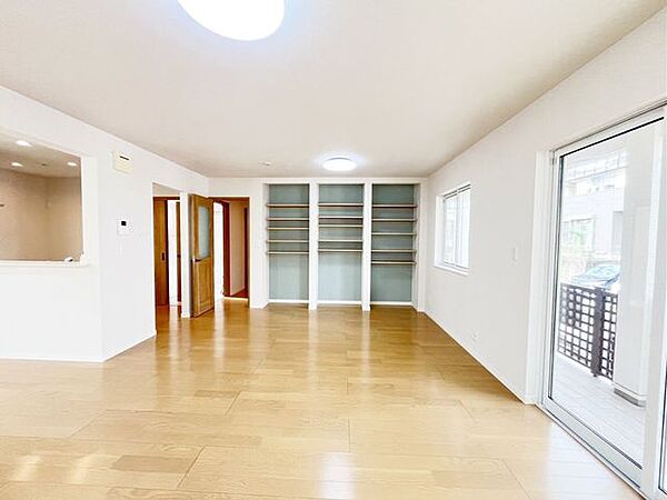床暖房完備のリビングは暖かくぬくもりあふれる家族団らんの空間に