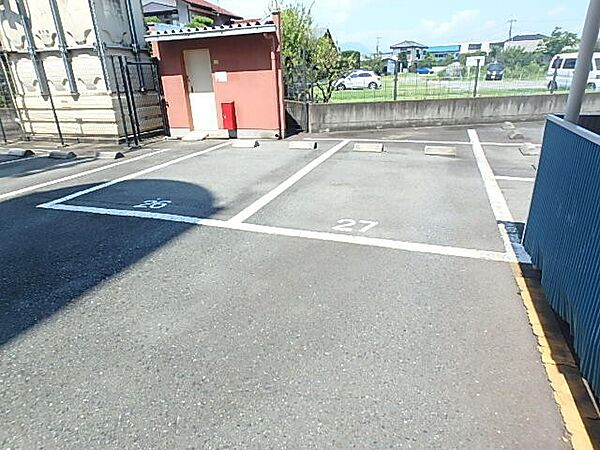 画像17:駐車場