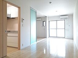 クレセント 1階1LDKのリビング/ダイニング