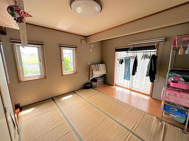 【和室】サンルームに移動でき、お洗濯物干しもラクラク！そのまま和室で畳めますね。