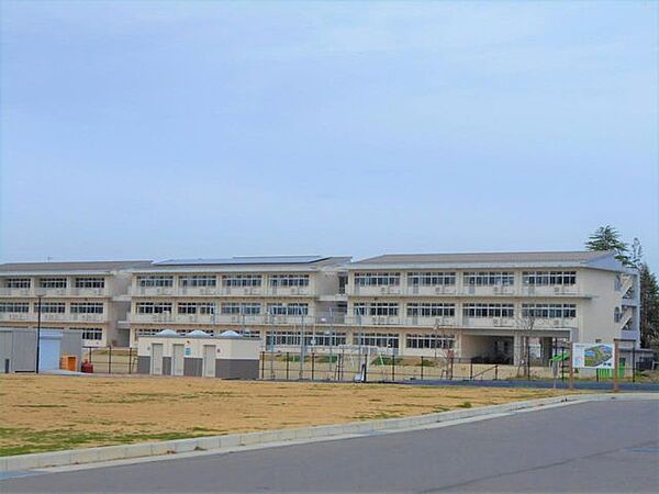須賀川第一小学校　徒歩約20分（1590ｍ）