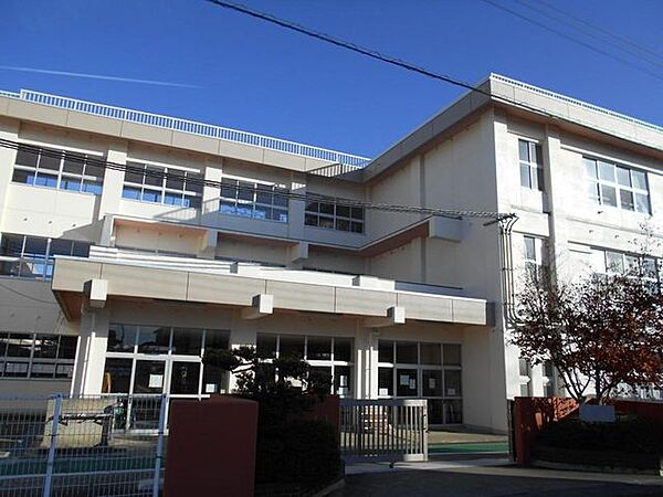 郡山第五中学校　徒歩約6分（487ｍ）