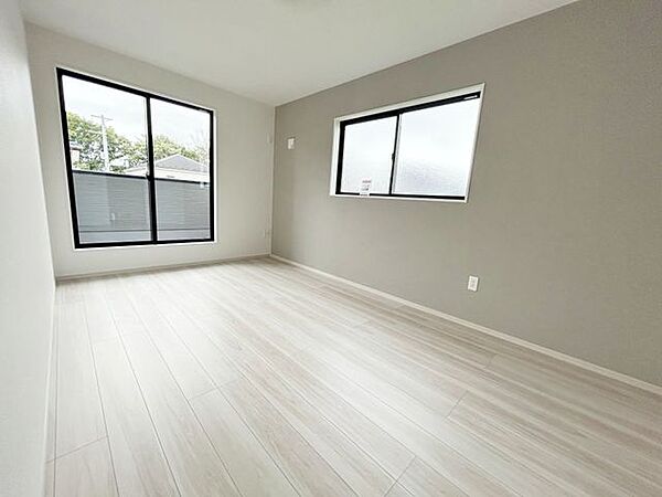 【寝室】落ち着きあるクロスも木目で日々の疲れを癒すプライベートルームを演出します。