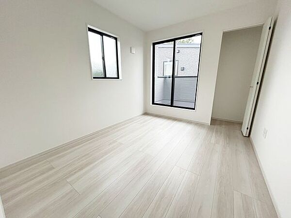 【洋室】3部屋ある洋室は寝室や子供部屋や趣味の部屋など多彩に利用可能！