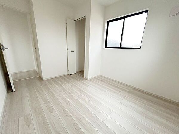 【洋室】室内には24時間換気システムを搭載！空気を循環させクリーンな室内を保ちます。
