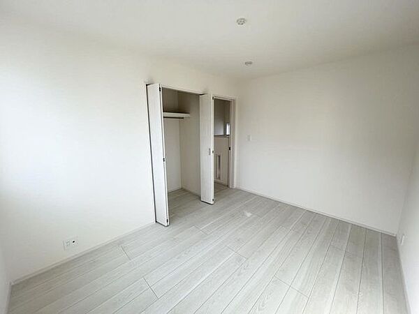 【洋室】24時間換気システム搭載で室内を快適に保ちます。（同仕様）