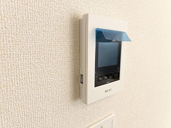 【モニター付きインターホン】訪問者の顔がわかる安心のセキュリティー。録画機能付きで、留守中の訪問者も確認できます！（同仕様）