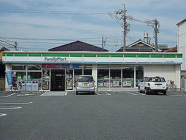 画像26:【コンビニエンスストア】ファミリーマート ＪＲ四日市駅前店まで356ｍ