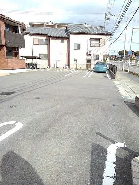 画像13:駐車場