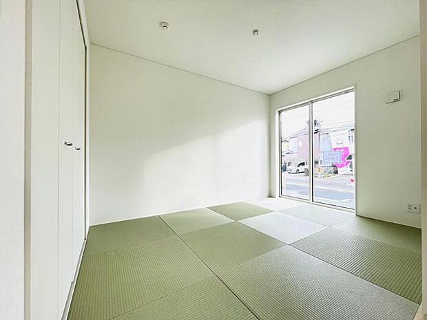 【和室】リビングから続く和室はいろいろな用途で利用できる便利なお部屋です。