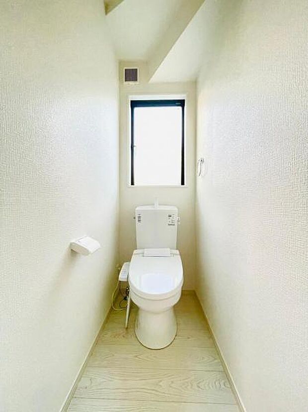 【同仕様写真】ウォシュレットなど多機能が付いたお手入れしやすい快適なトイレ！