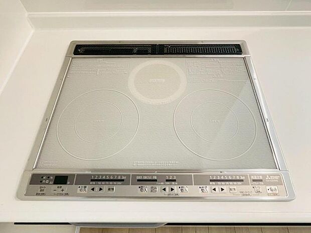 火を使わないので安心!サッと汚れも拭き取れるお手入れらくちんなIHクッキングヒーター。