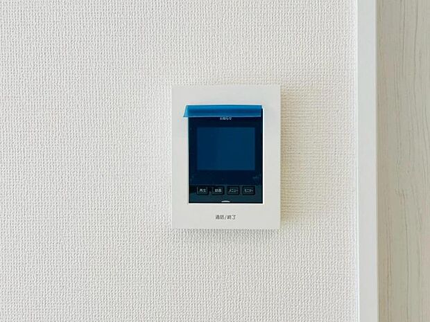 訪問者がひと目でわかるモニター付きインターホンを標準装備。お子さまのお留守番にも安心です。