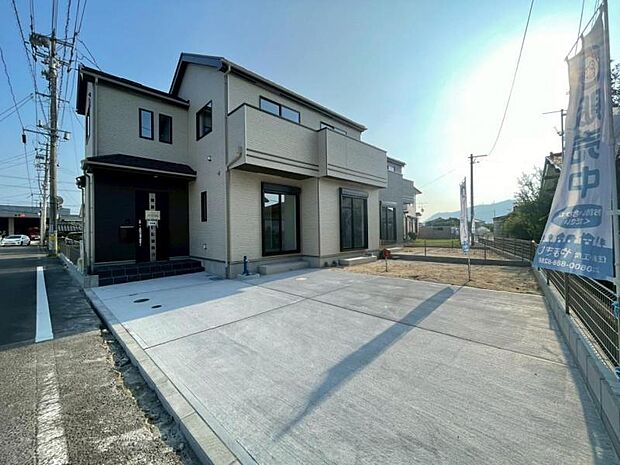 【駐車場】3台駐車可