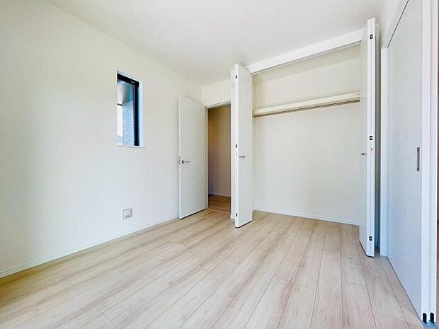 あると嬉しい♪1階の一部屋。客間、お友達やご親戚のお泊り部屋として使えます!