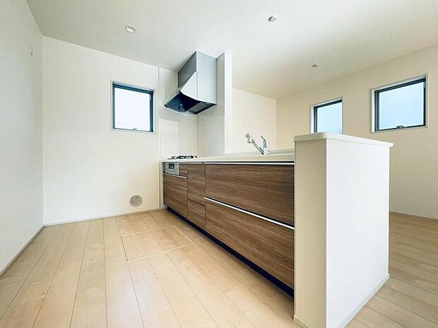 調理動線を考慮したシステムキッチンは快適にお料理ができます。