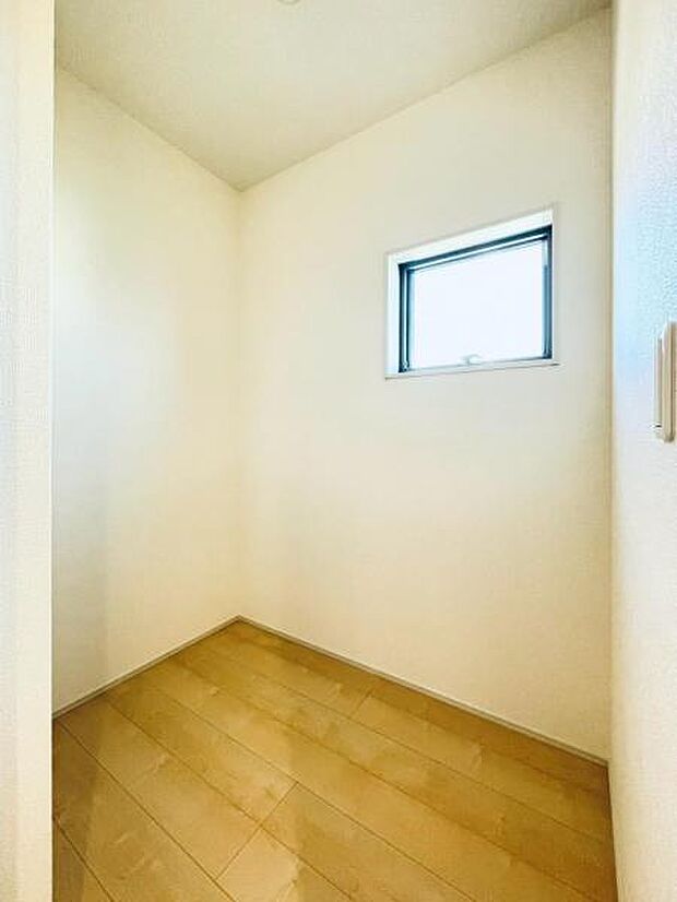 納戸は収納はもちろん、ちょっとしたお部屋としてもお使いいただけます。