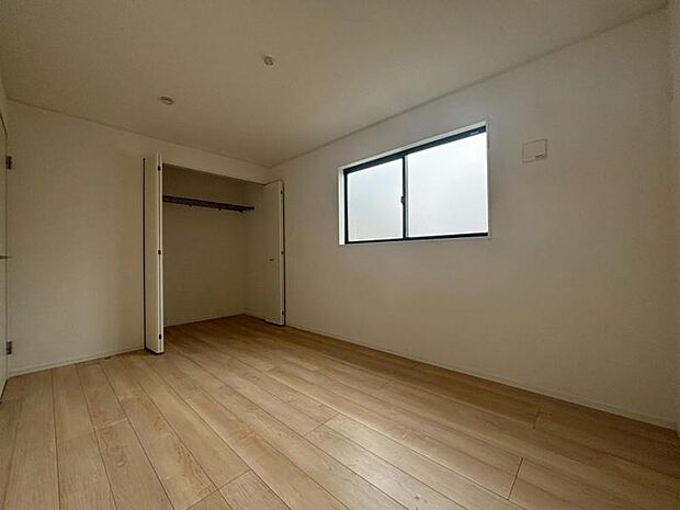 洋室や各部屋に断熱性に優れた「ペアガラス」を使用。福島の寒い冬も暖かく過ごせます。