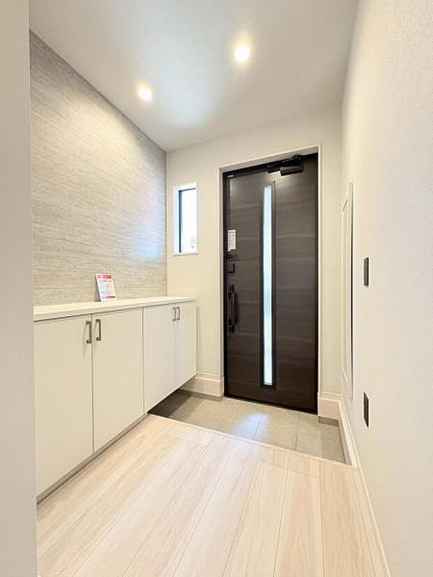 ご家族のたくさん増えた靴をキレイに収納できるシューズクローゼット付き。