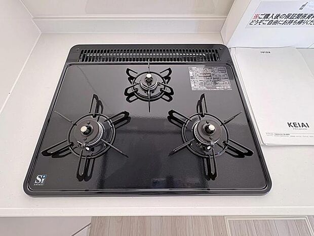 バーナーに安全センサーを搭載、フラットなホーロートップはお掃除らくらくです。