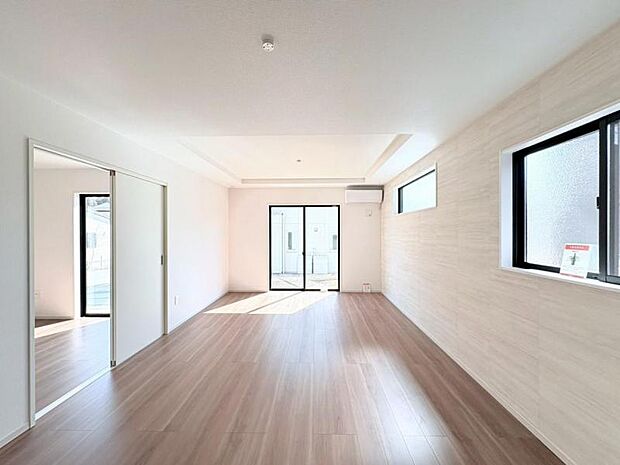 開放感と採光にこだわった居心地の良いゆとりのリビングです。