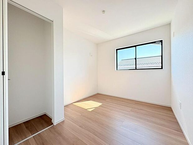 各洋室快適さとプライベートを配慮した設計になっています。