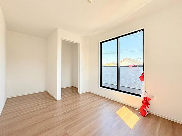 複層ガラスを採用。夏は日差しや紫外線をカット。冬は外からの冷気をシャットアウト!