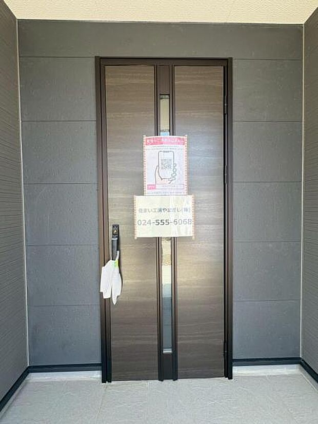玄関ドアはピッキング対策に優れる2ロック式。家族を守るためのセキュリティ対策も安心です。