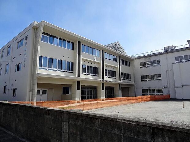 信陵中学校 328m/徒歩5分