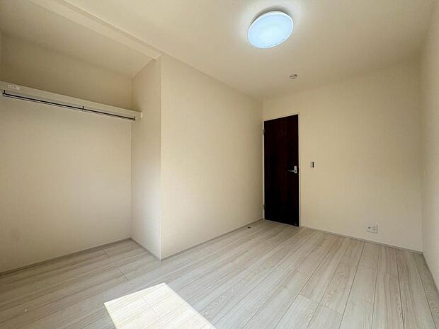 窓は断熱性に優れた「複層ガラス」を使用。結露しにくく寒さに強いのが特徴です。