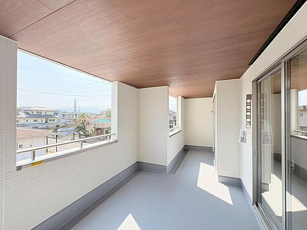 突然の雨や雪にも安心のインナーバルコニー。