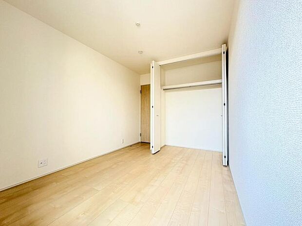 各部屋にクローゼットが付いているので整理整頓も安心。空間を有効に広く使うことができますね。