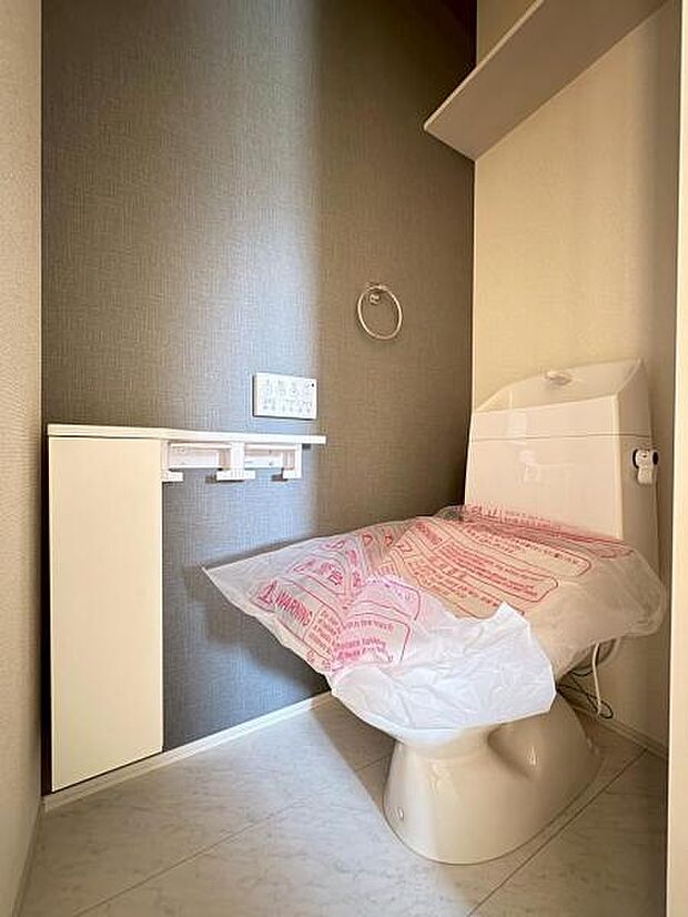 ウォシュレットなど多機能が付いたお手入れしやすい快適なトイレ。