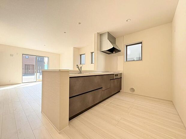 調理動線を考慮したシステムキッチンは快適にお料理ができます。