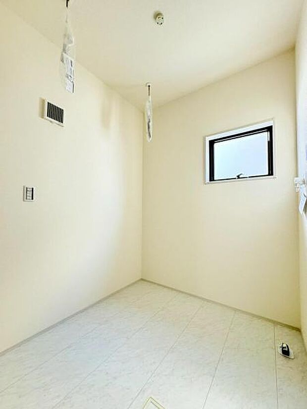 ランドリールームは畳む、干すを一か所で解決！また天候に左右されず、いつでも自由な時間に洗濯をすることができます！